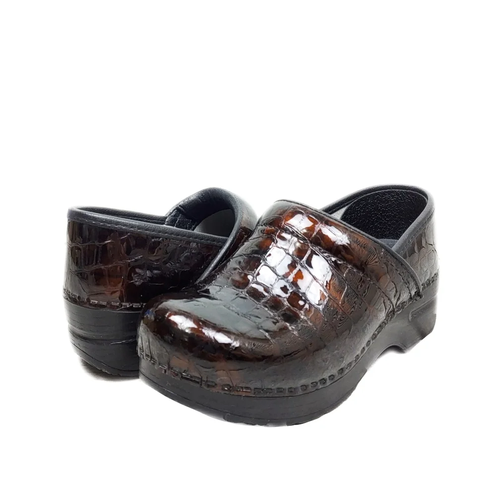 *SOLD*New! Dansko The Professional Womens 36 Brown Patent Crocs - Picture 1 of 9